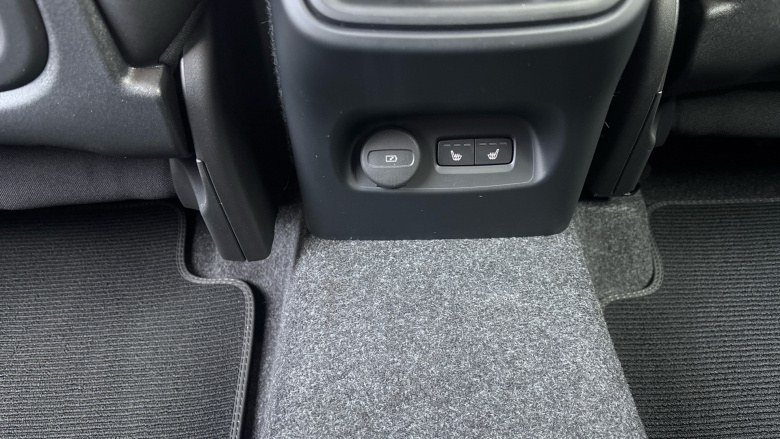 Volvo XC40 2.0 B4P Plus Dark 5dr Auto Petrol Estate